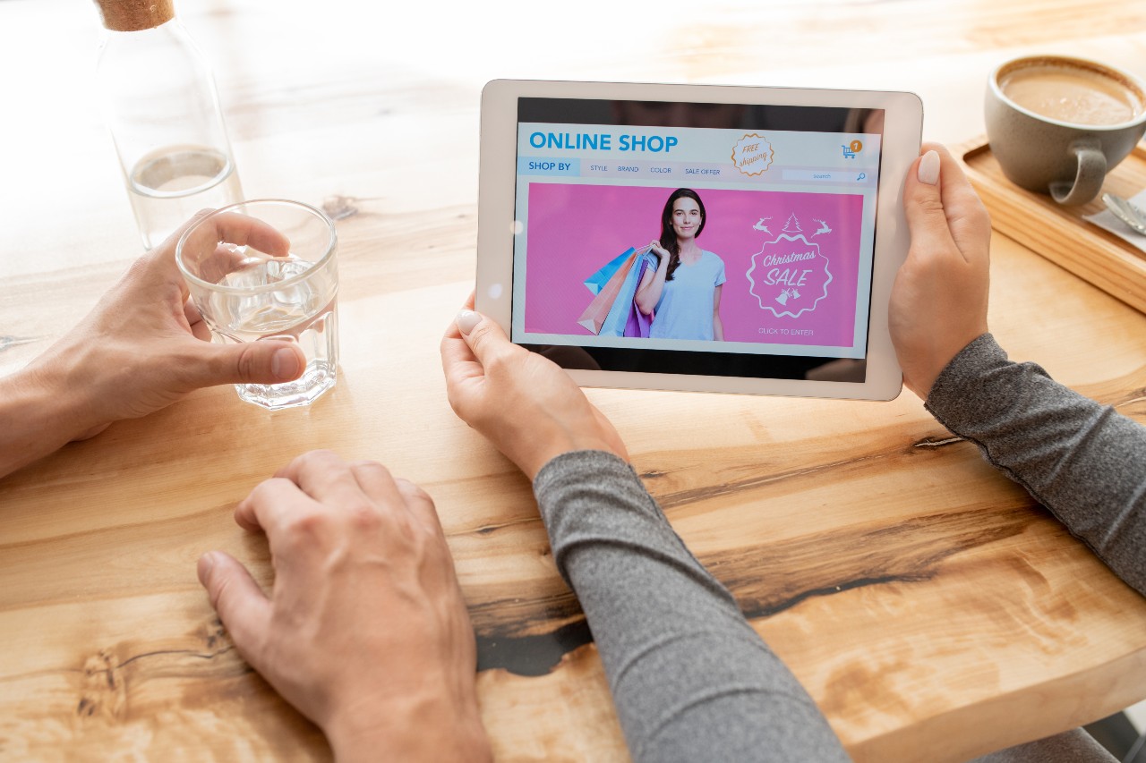 image of people shopping online